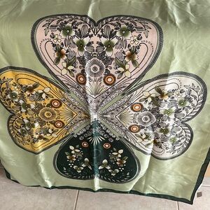 Shamrock Scarf NWT